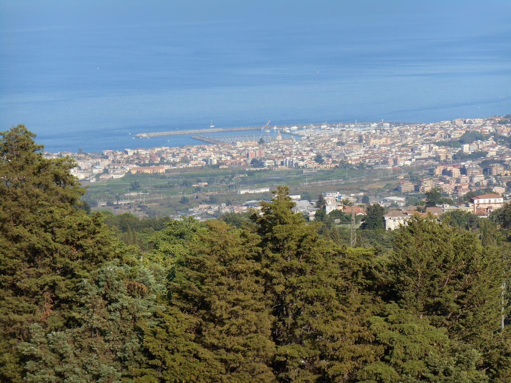 SantʼAlfio Al Villino Sunshine In Villa Con Piscina Ed Idromassaggio חדר תמונה