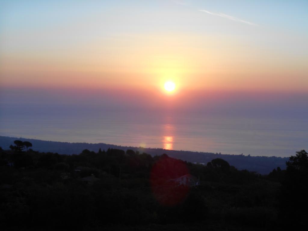 SantʼAlfio Al Villino Sunshine In Villa Con Piscina Ed Idromassaggio מראה חיצוני תמונה